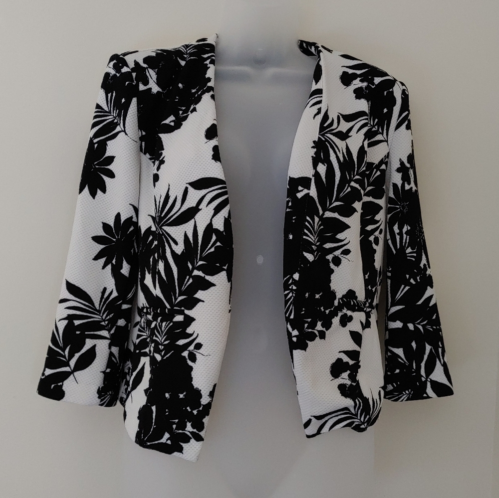 Sz L Miss Love Blazer - Funky and Unique B&W Print